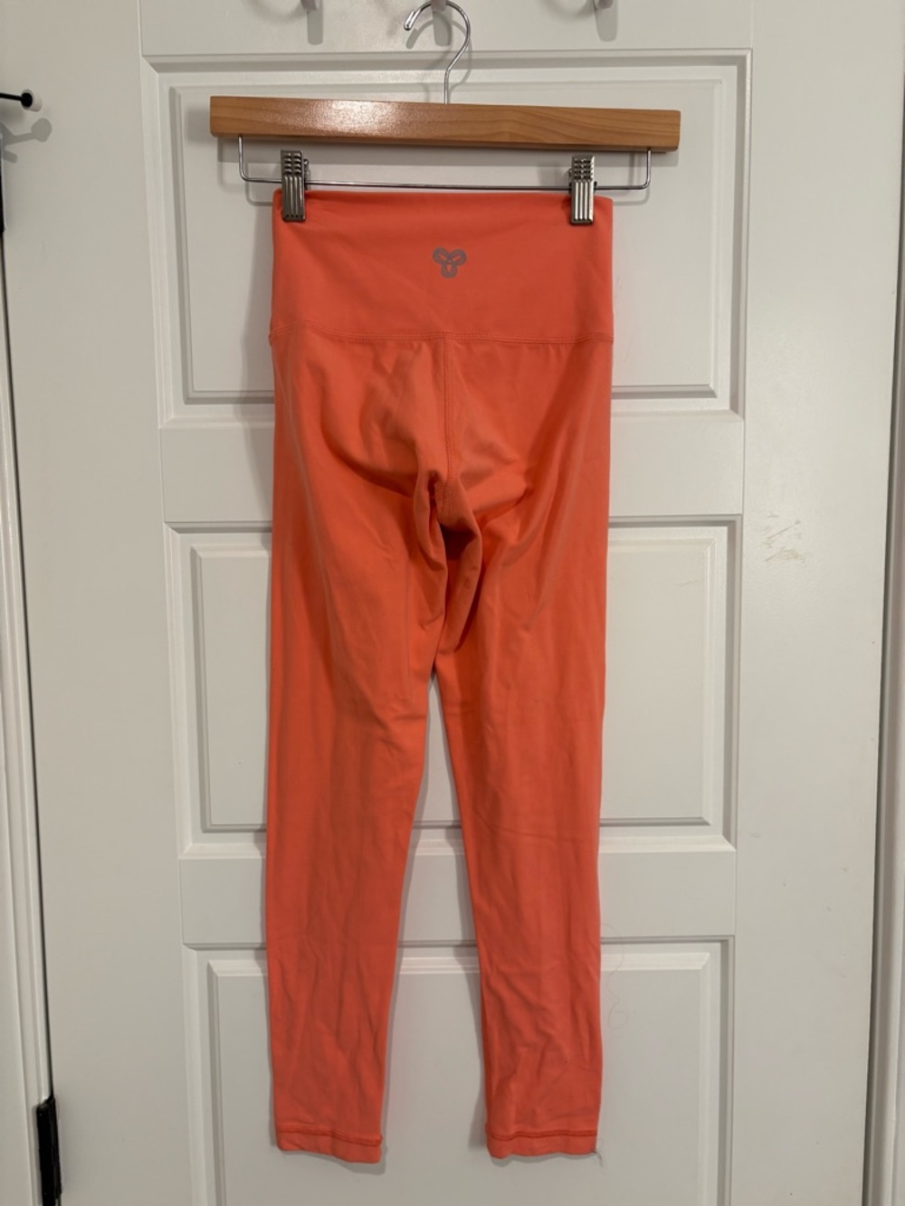 Aritzia Tna TnAction Leggings XS Coral High Waisted 25” Inseam Yoga Pants
